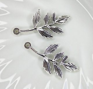 Ветки с листьями Серебро, 30мм, 2шт