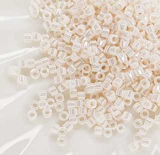 Японский бисер для плетения Miyuki Delica 11/0 DB1530 Opaque Bisque White Ceylon, 3гр
