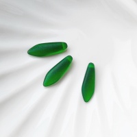 Чешские бусины Даггерсы Зеленые матовые Glass Daggers 5*16mm 50050/84110, 3шт