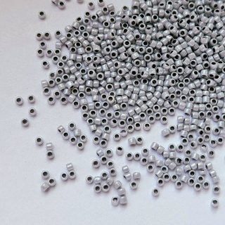Бисер японский серый Toho Round 15/0, №820 Opaque Gray/ Black-Lined, 4гр