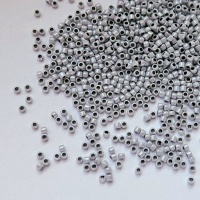 Бисер японский серый Toho Round 15/0, №820 Opaque Gray/ Black-Lined, 4гр