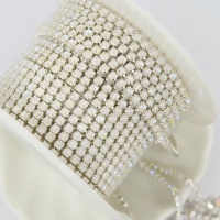 Стразовая цепь белая с переливом, ss6 (2мм)