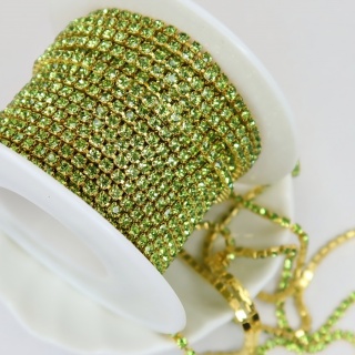 Стразовая цепь светло-зелёная в золотой оправе, 2мм (ss6)